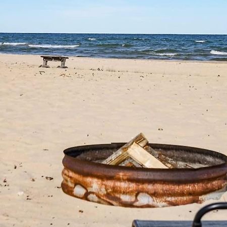 Beach Club Of Oscoda - The Lakeshore Cottage Bagian luar foto
