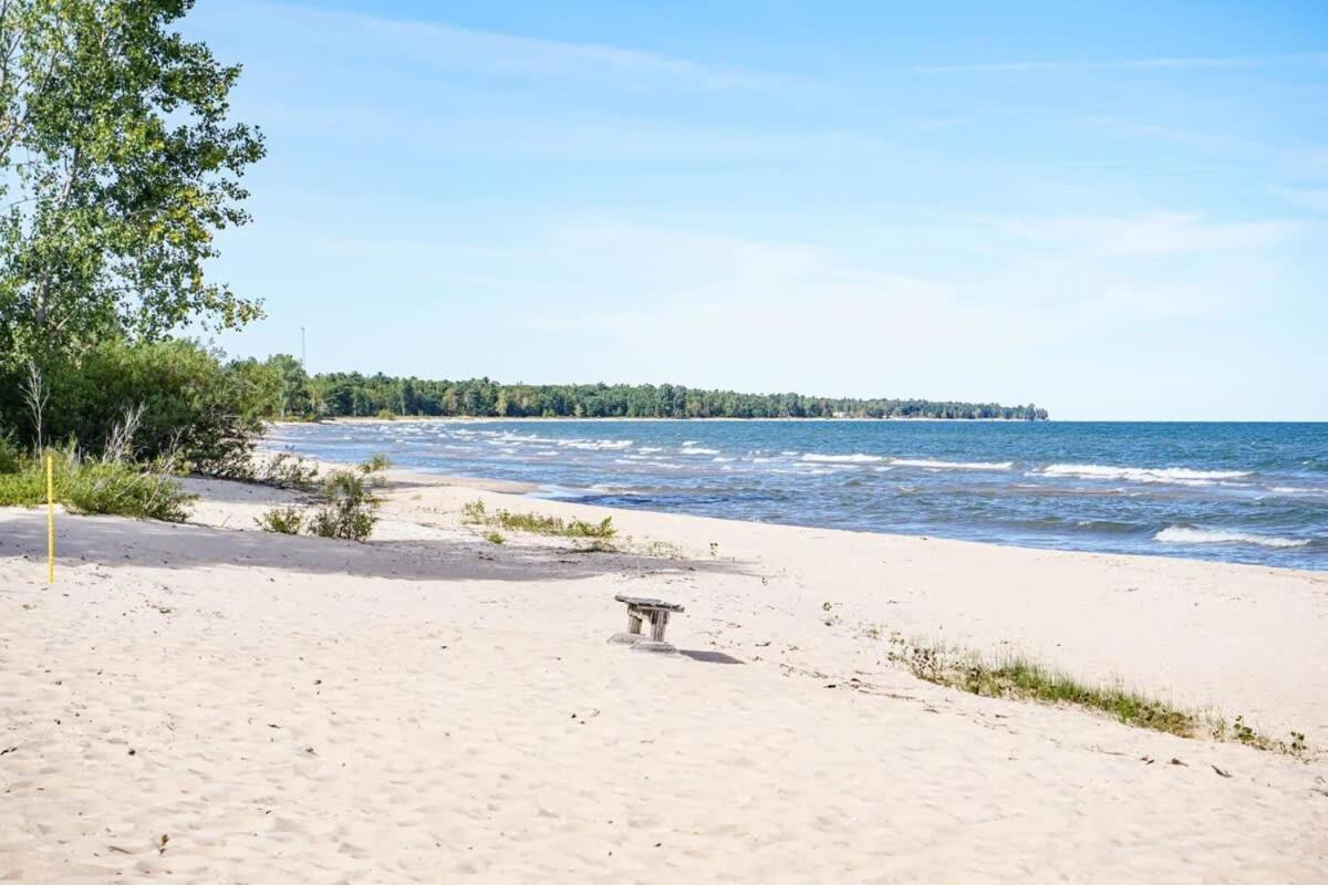 Beach Club Of Oscoda - The Lakeshore Cottage Bagian luar foto