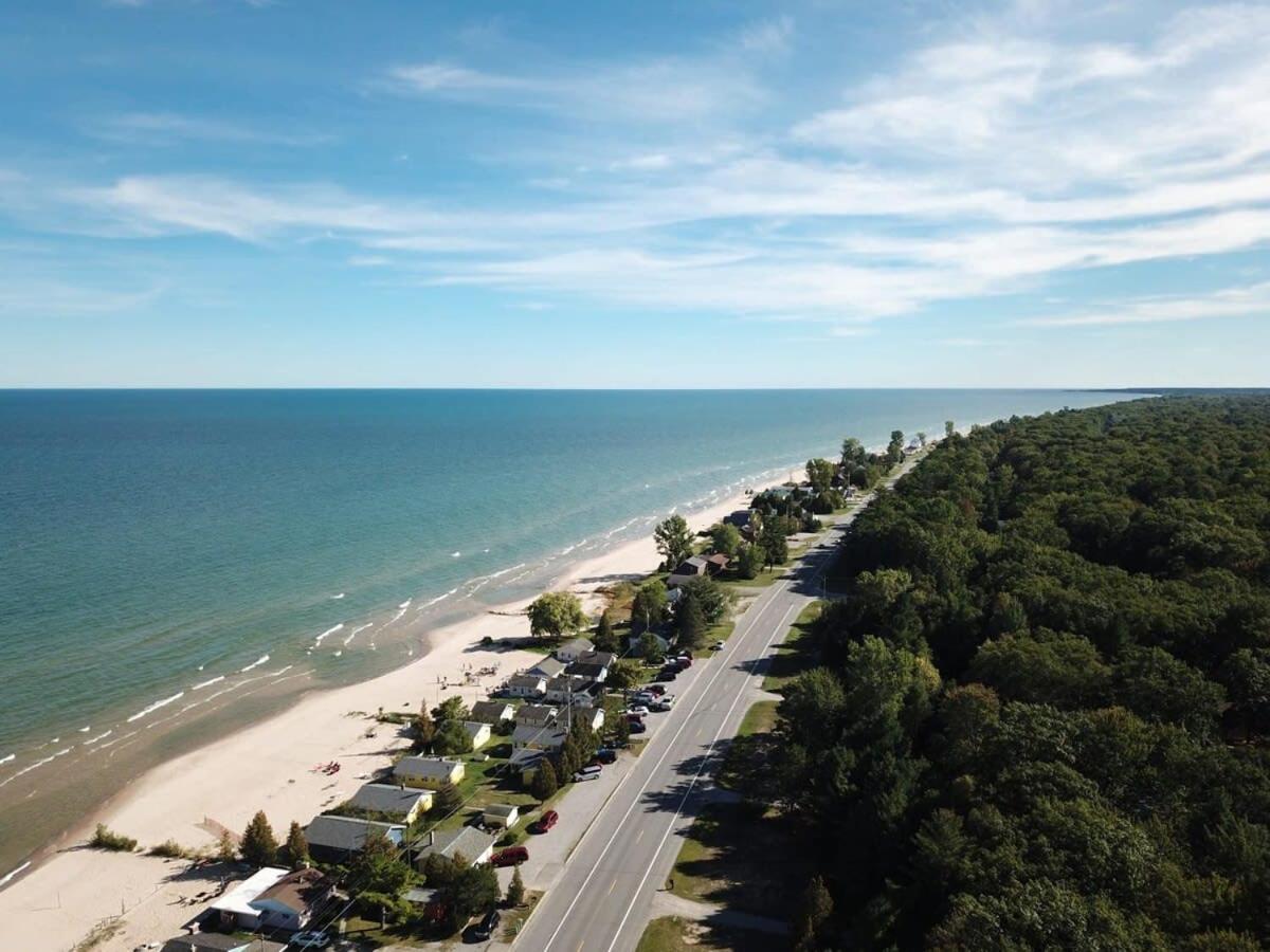 Beach Club Of Oscoda - The Lakeshore Cottage Bagian luar foto