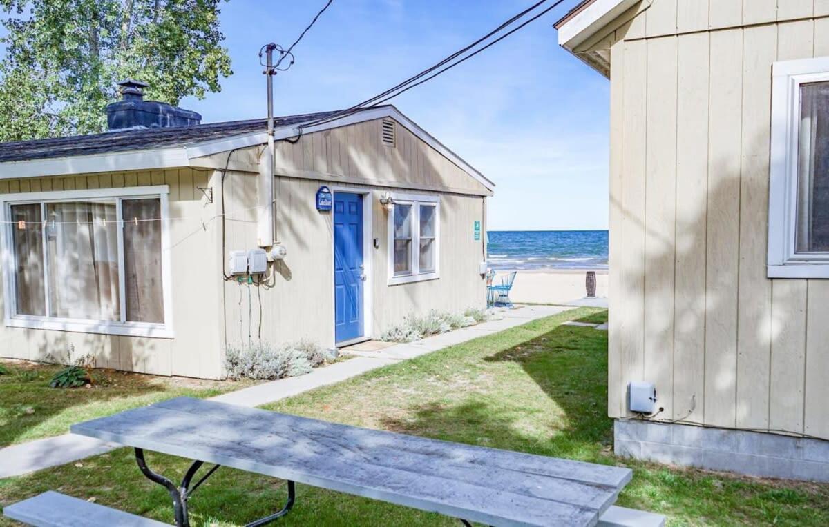 Beach Club Of Oscoda - The Lakeshore Cottage Bagian luar foto