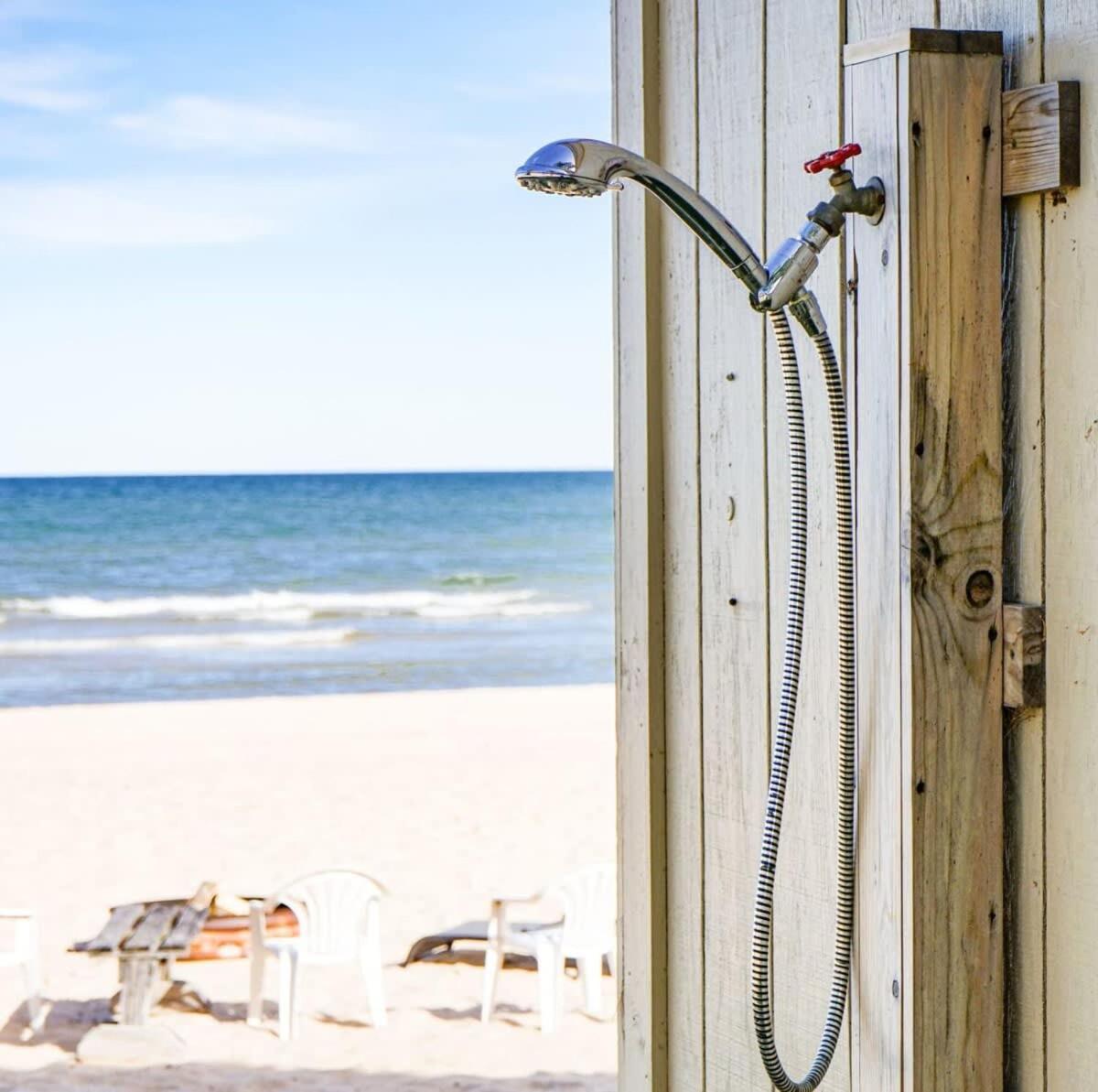 Beach Club Of Oscoda - The Lakeshore Cottage Bagian luar foto
