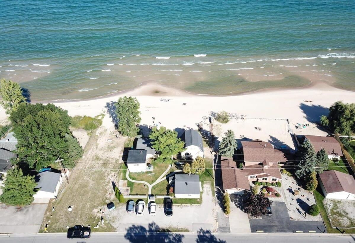Beach Club Of Oscoda - The Lakeshore Cottage Bagian luar foto