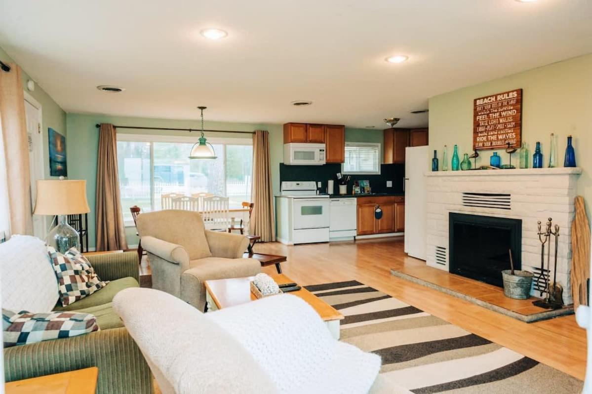 Beach Club Of Oscoda - The Lakeshore Cottage Bagian luar foto