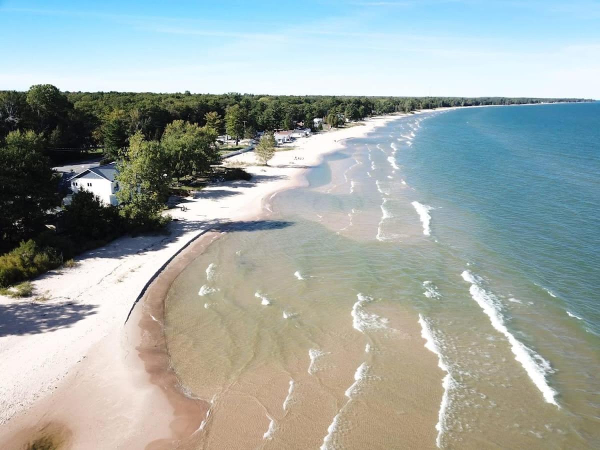 Beach Club Of Oscoda - The Lakeshore Cottage Bagian luar foto